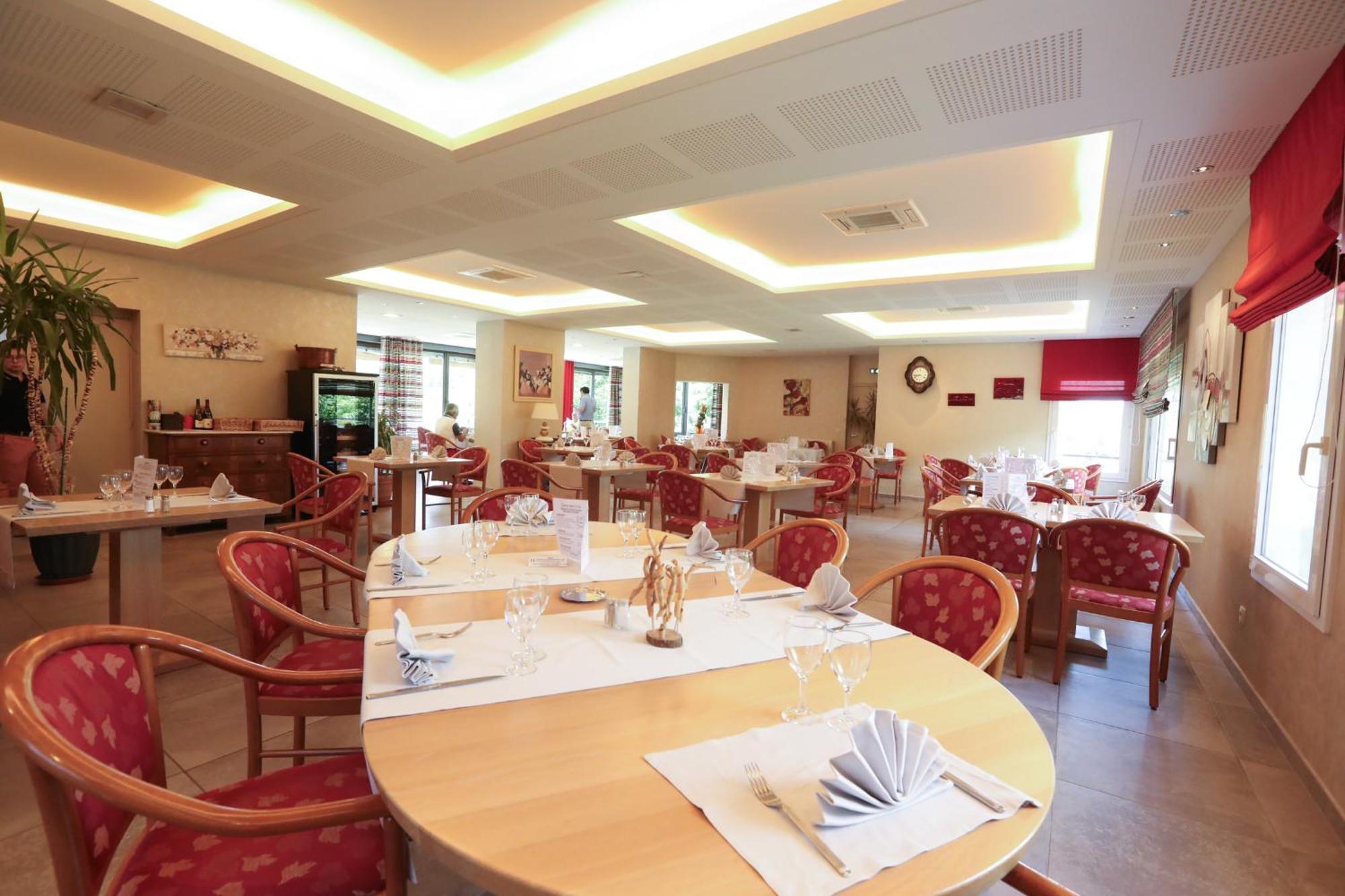 Logis Hotel Spa Restaurant Le Provence Lanarce Exterior foto