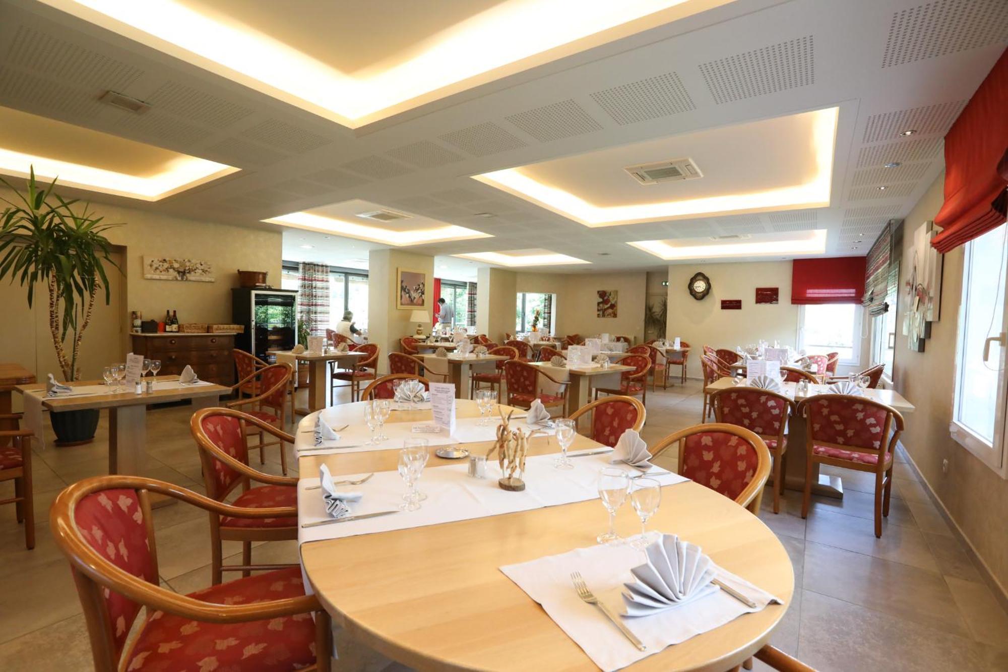 Logis Hotel Spa Restaurant Le Provence Lanarce Exterior foto