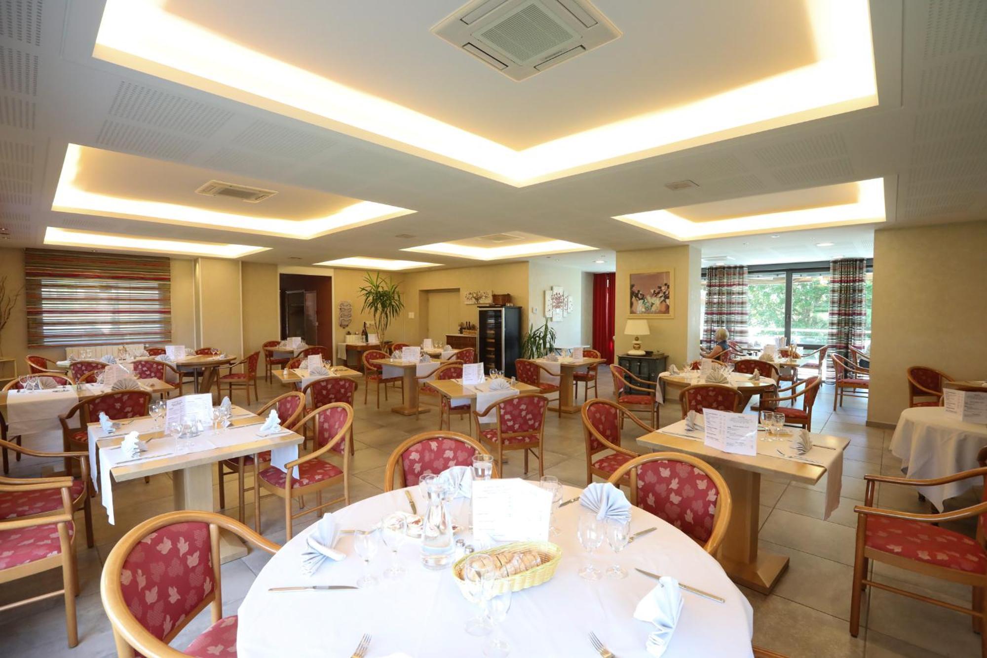 Logis Hotel Spa Restaurant Le Provence Lanarce Exterior foto